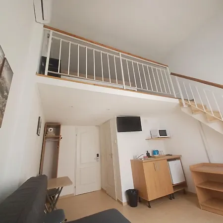 Loft House ゲストハウス *