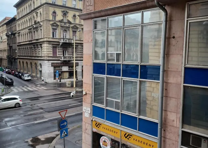 Loft House בית הארחה