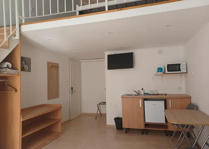 Loft House בית הארחה